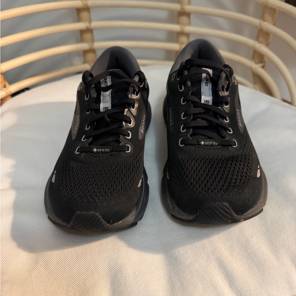 brooks ghost 15 goretex running shoe - size 7